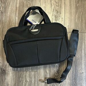 NWT Samsonite Outline 8 shoulder bag soft side collection in black.